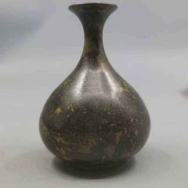 Asian Vintage Distressed Bronze Pear-Shaped Vase / Patinated Metal Bud Vase For Sale - Image 3 of 9