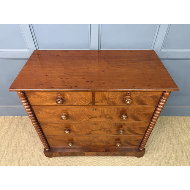 A lovely early/mid Victorian period chest of drawers. Well constructed in solid mahogany, with figured mahogany to the...