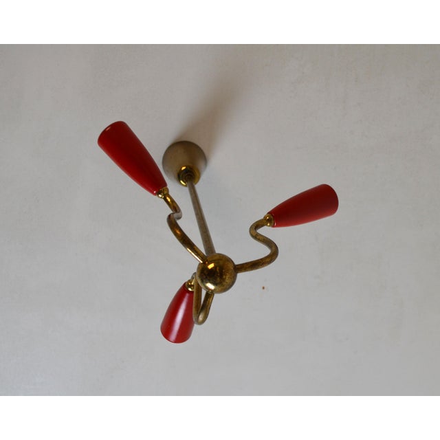 Charming three-arm chandelier, probably designed and manufactured in Italy around the 1950s. Fitted with three curved...