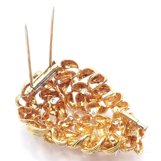 1970s Vintage David Webb Diamond Yellow Gold Large Pin Brooch For Sale - Image 5 of 8