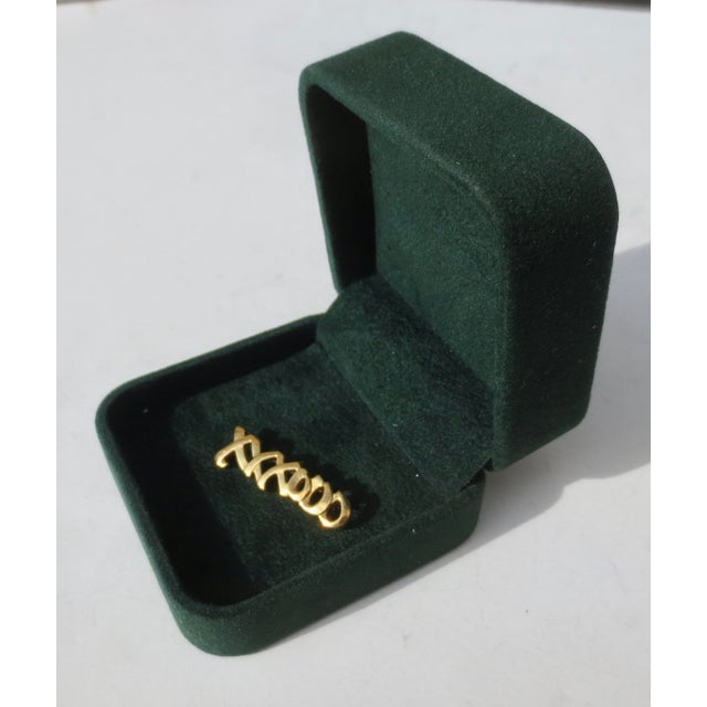 Mid-Century Modern 18 Kt. Gold Paloma Picasso Xxxooo Pin. 1983 Tiffany For Sale - Image 3 of 4