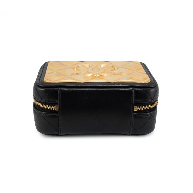 Early 21st Century Chanel CC Metal Plate Vanity Case Lambskin Gold-Tone Hardware Shoulder Bag For Sale - Image 5 of 13