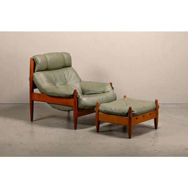 Set of Oak and Leather Lounge Chair in the style of Sergio Rodrigues and Jean Gillon, 1960s For Sale - Image 6 of 18