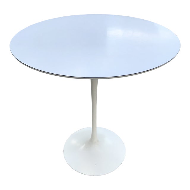 1970s Mid-Century Modern Eero Saarinen for Knoll White Tulip Side Table For Sale