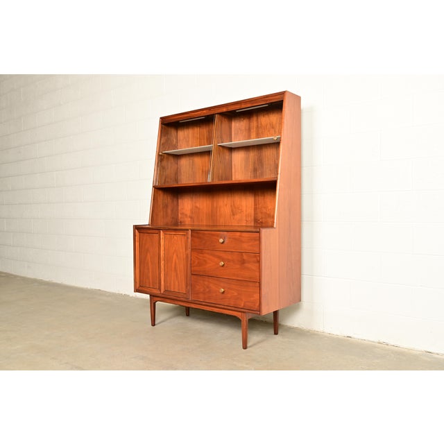 Mid-Century Modern Kipp Stewart for Drexel Declaration Mid-Century Modern Walnut Lighted Breakfront or Bar Cabinet, 1960s For Sale - Image 3 of 18