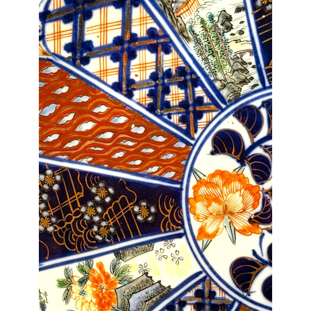 Japanese Antique Japanese Imari Plate – Late Edo to Early Meiji Period, 1860 - 1890 For Sale - Image 3 of 11