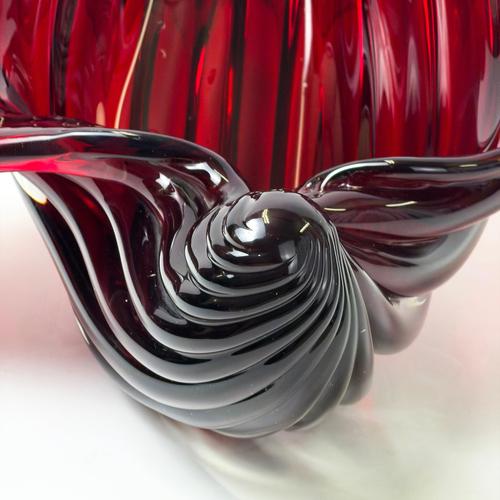 Large Red Sommerso Murano Glass Shell Bowl attributed to Alfredo Barbini, 1960s For Sale - Image 4 of 12