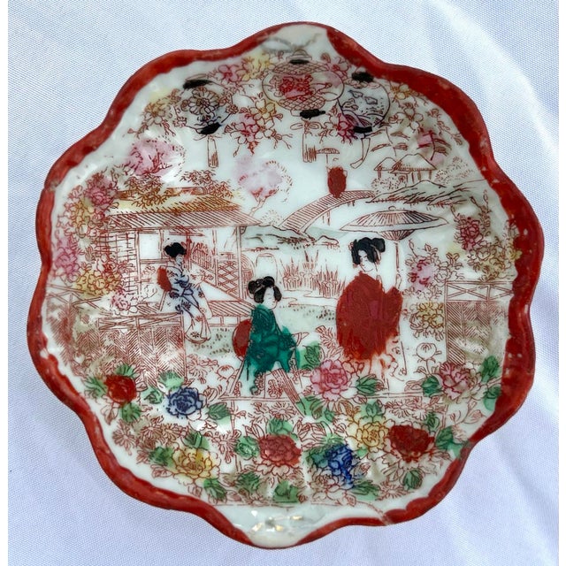 1920s 1920’s Antique Japanese Chinoiserie Hand Painted Traditional Geisha Girl & Pagoda Plates & Small Bowls - A 26 Piece Set For Sale - Image 5 of 12