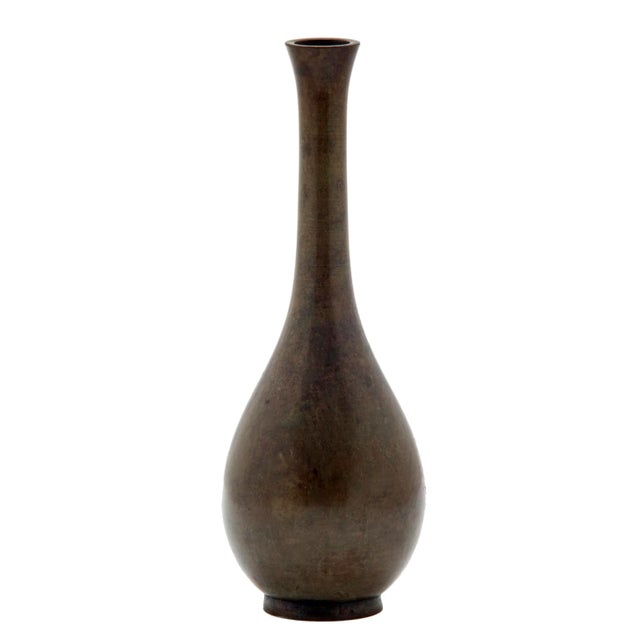 Mid-century mottled bronze Japanese bud vase with a silky smooth finish. A stunning Japanese bud vase in classic tear-drop...