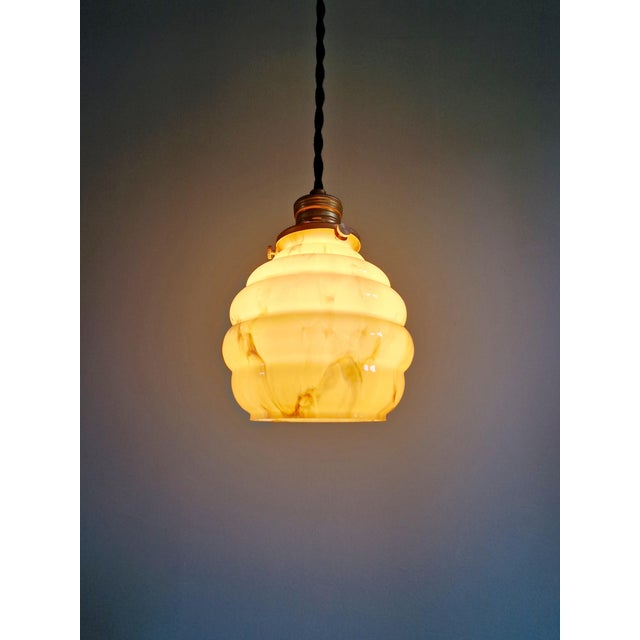 Art Deco Pendant Light in Marbled Opaline Glass with Uranium Glass from Scailmont, Belgium, 1920s-1930s For Sale - Image 4 of 18