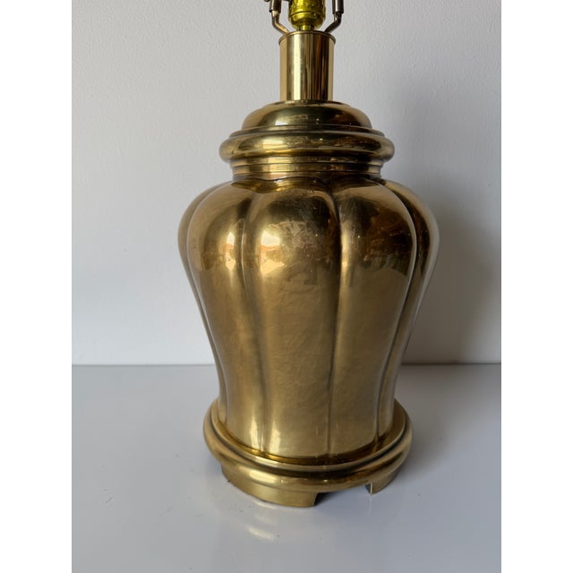 Vintage Frederick Cooper–Style Urn Shape Solid Brass Table Lamp For Sale - Image 4 of 11