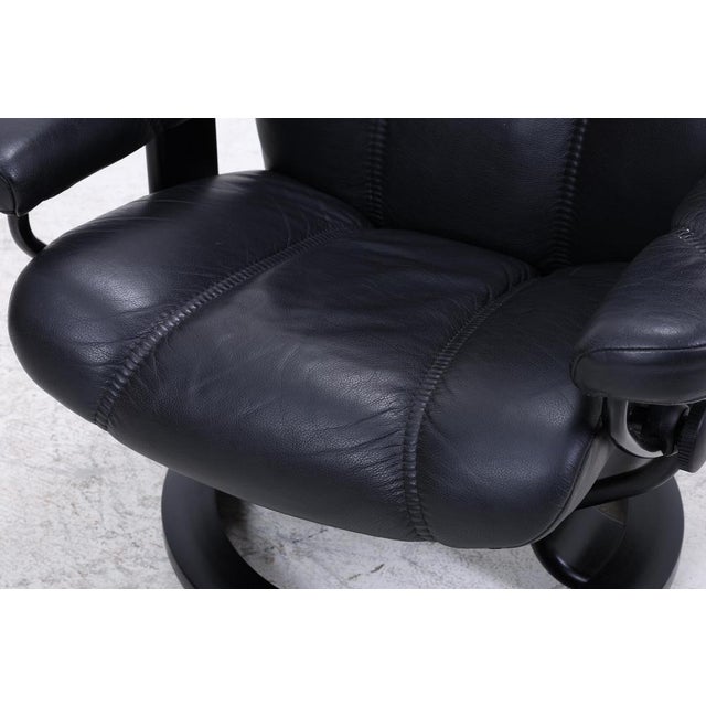 Set of Consul Recliner with Ottoman in Leather from Stressless For Sale - Image 12 of 18