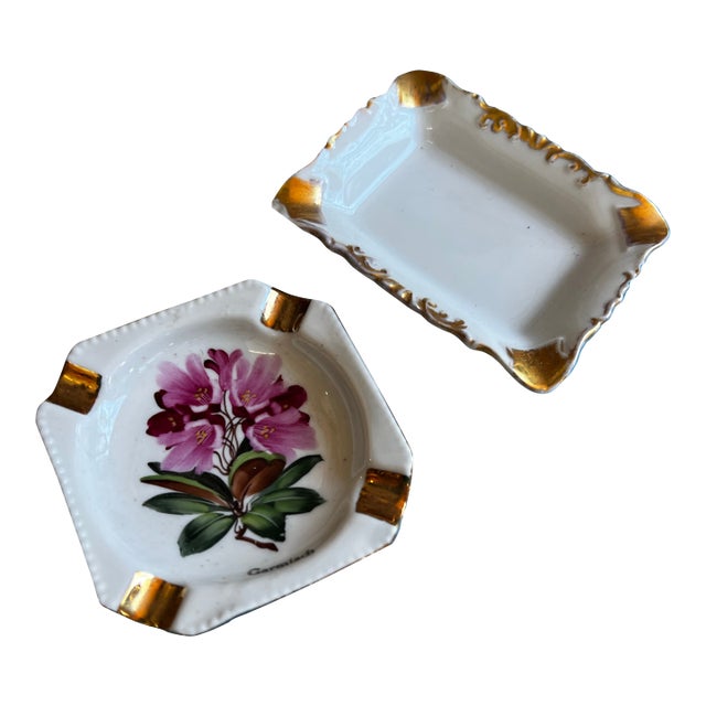 1970s Pair of Small Ceramic Catchalls With Gold and Floral Accents For Sale