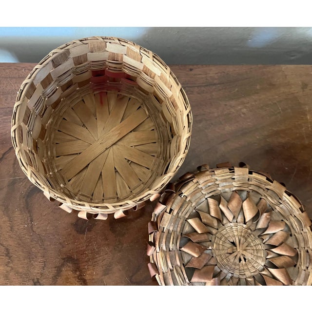 Antique 19th Century Native American Indian Style Splint Basket With Cover For Sale - Image 10 of 12