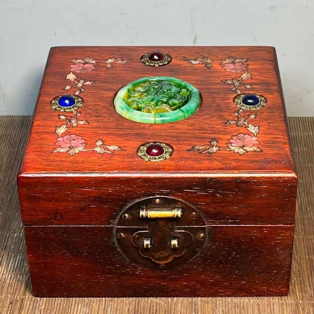 1990s Vintage Rosewood Jewelry Box With Mother of Pearl & Jade Inlay | Chinoiserie Trinket Box For Sale - Image 5 of 9
