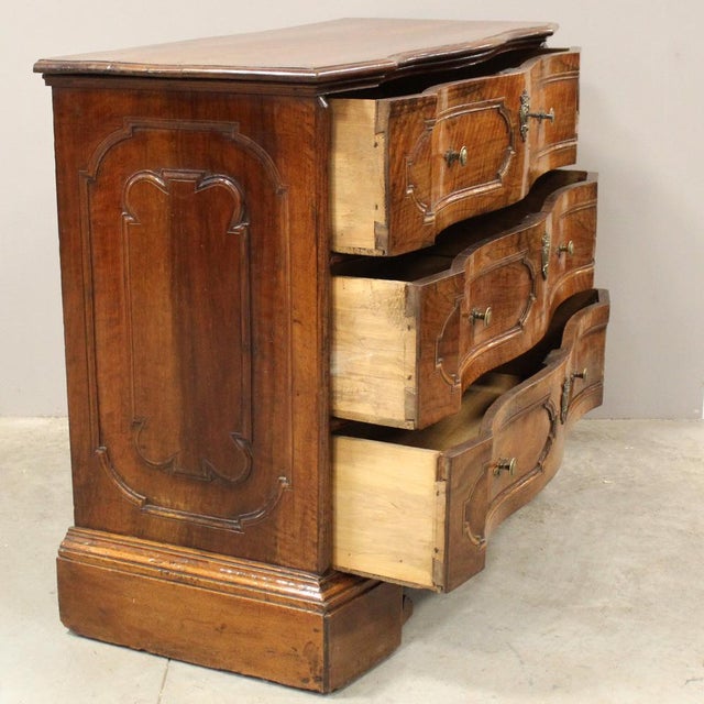 Italian Cantarano Chest of Drawers in Walnut For Sale - Image 5 of 14
