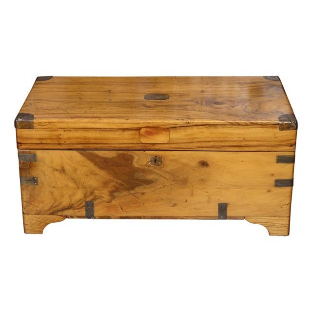 English 1890s Camphor Wood Small Trunk with Brass Accents and Bracket Feet For Sale