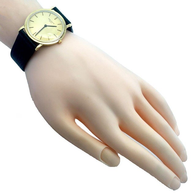 This is an authentic classic men's wristwatch by Patek Philippe, the Calatrava Collection features a 32mm round 18k yellow...