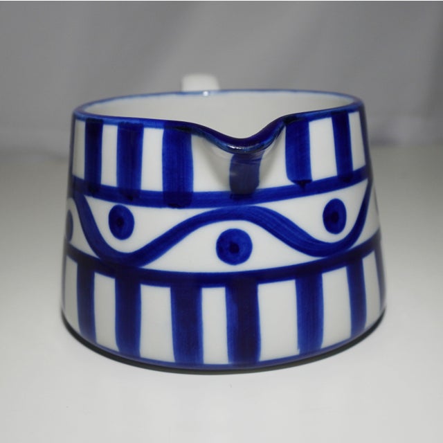 Dansk 1980s Dansk Arabesque Blue Dot White Gravy Boat Porcelain Pitcher For Sale - Image 4 of 6