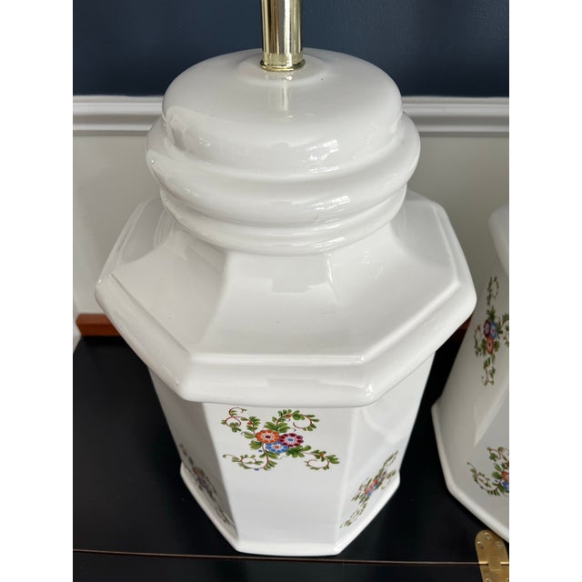 Vintage White Ceramic Hexagonal Ginger Jar Lamps Grand Millenial For Sale - Image 9 of 11