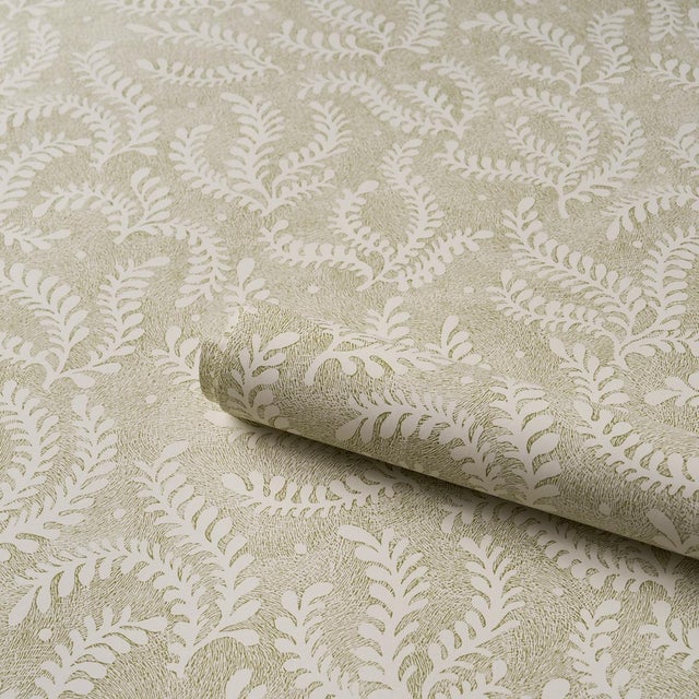 Schumacher Schumacher Etched Fern Wallcovering In Green For Sale - Image 4 of 6