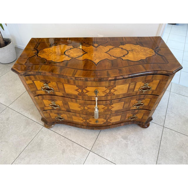 Baroque Chest of Drawers in Walnut Veneer For Sale - Image 10 of 18