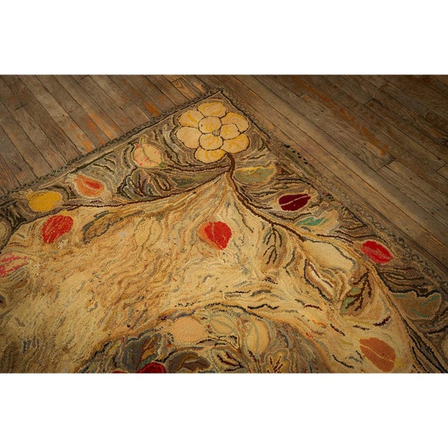 1880s Beige Floral Classic Folk Art Antique American Hooked Knotted Wool Rug For Sale - Image 4 of 9