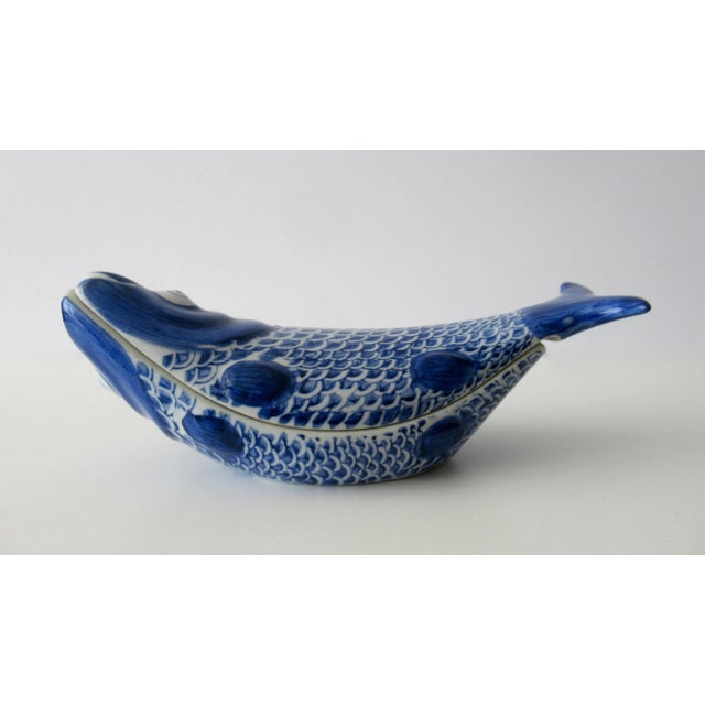 Blue Vintage C.1998 Asian (Seymour Mann) Blue & White Blanc De Chin Koi Fish Lidded Serving Dishes - 3 Sets For Sale - Image 8 of 13