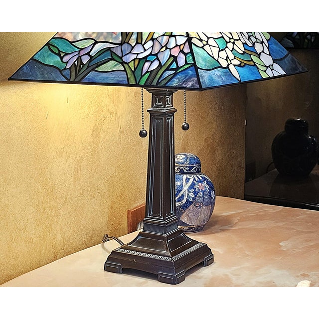 2003 Tiffany-Style Floral Stained Glass Pyramid Table Lamp For Sale - Image 17 of 18