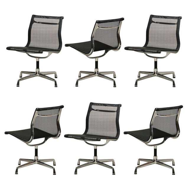 Comfortable dining and/or conference chair ea106 belonging to the iconic aluminium series designed by charles & ray eames...