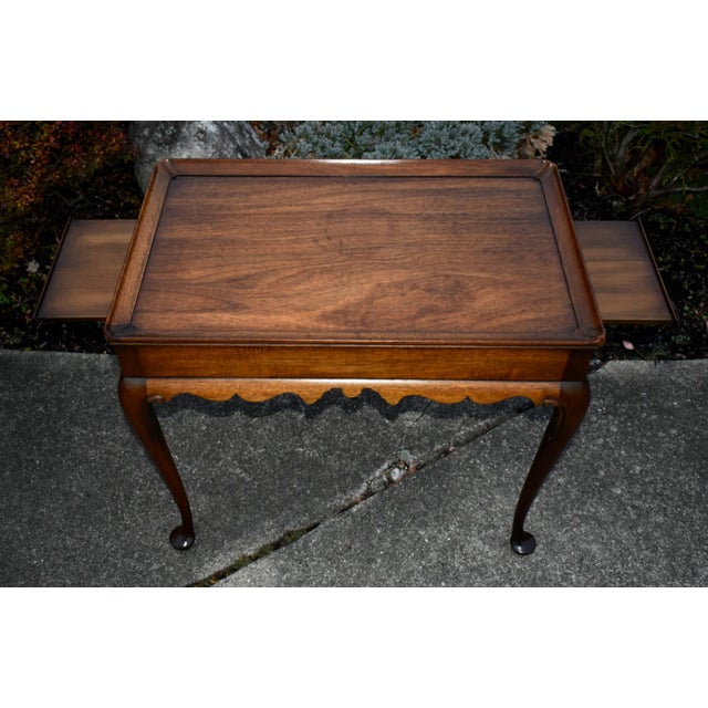Kittinger Mahogany Tea Table Vintage Queen Anne Cw-8 Scalloped Pull-Out Slides For Sale - Image 12 of 13
