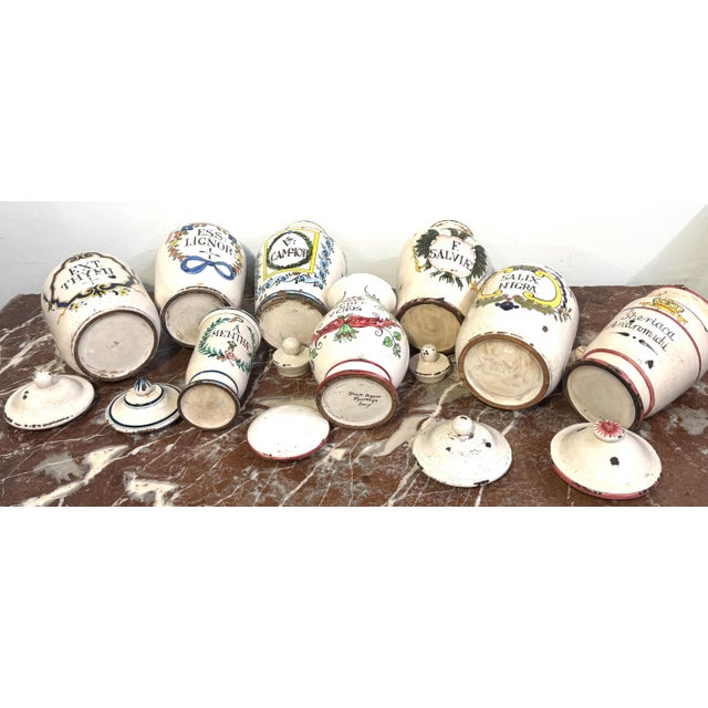 Set of 8 Italian Hand-Painted Apothecary Jars with Lids, Montelupo, Tuscany For Sale In Greensboro - Image 6 of 16