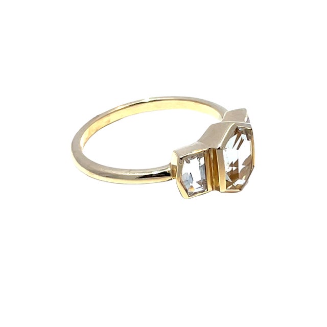 Modern 14k Yellow Gold Ring With Oregon Sunstone Center & Moonstones, Size 6.75 For Sale - Image 3 of 4