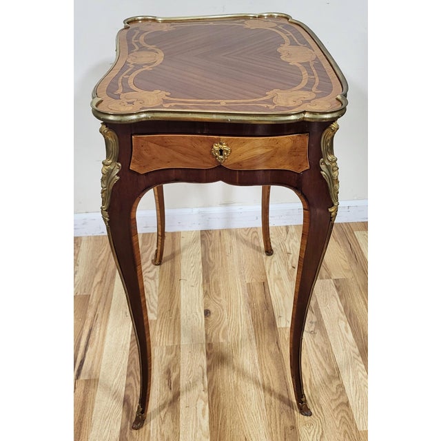 Antique French Louis XV Inlaid & Bronze Mounted Diminutive Writing Lady's Desk For Sale In New York - Image 6 of 18