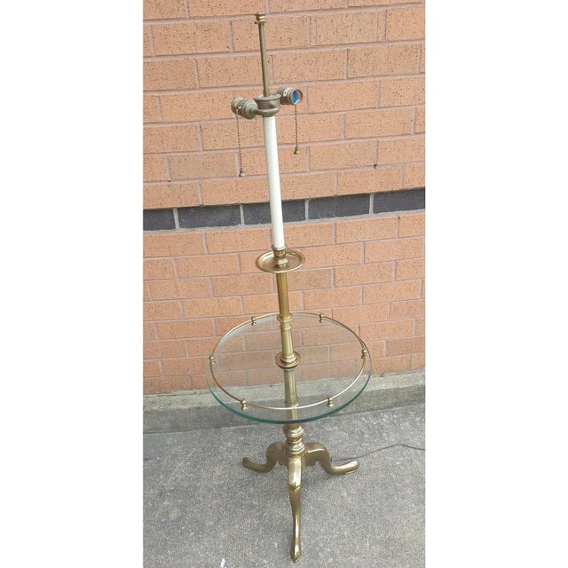 Traditional Mid Century Stiffel Tri-Leg Brass & Glass Table Floor Lamp Vintage For Sale - Image 3 of 8
