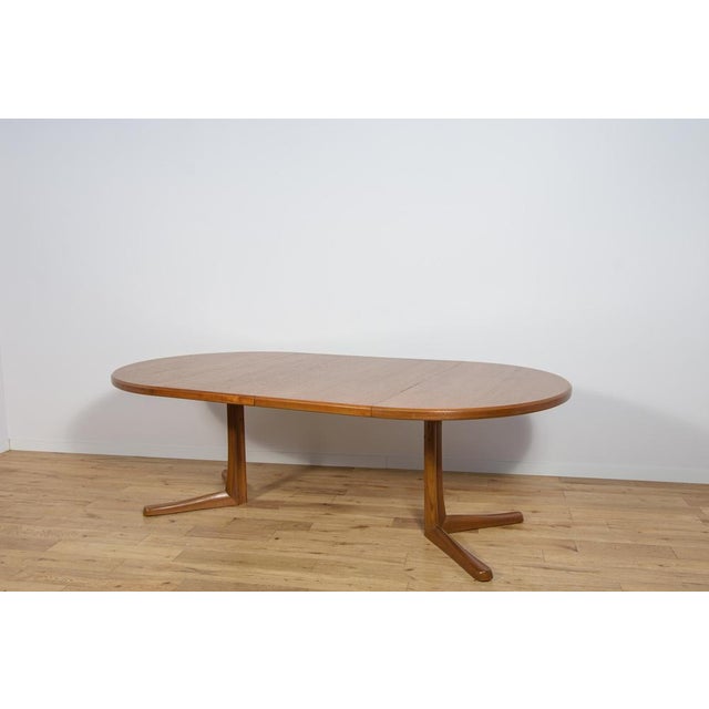 Brown Mid-Century Round Extendable Dining Table in Teak from McIntosh, United Knigdom, 1960s For Sale - Image 8 of 18