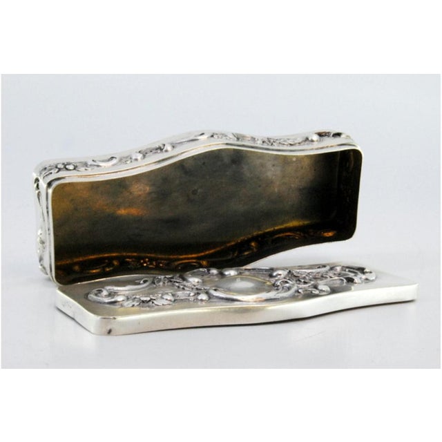 Metal Box in Embossed Silver with Floral Motifs and Scrolls For Sale - Image 7 of 10