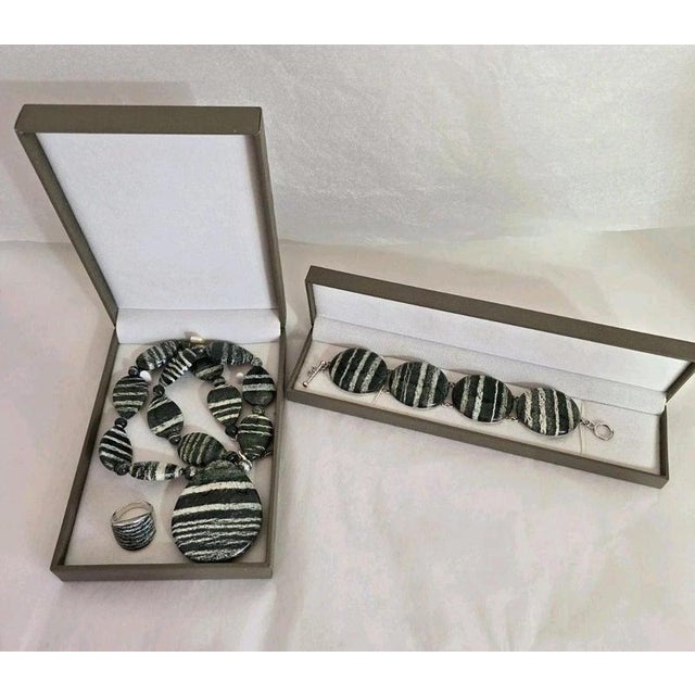 Polished Banded Agate and Sterling Silver Jewellery Set, Set of 3 For Sale - Image 3 of 18