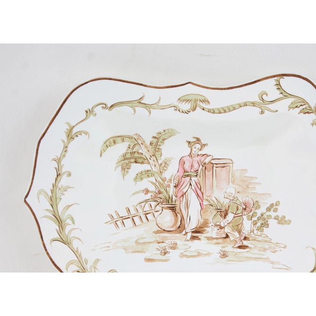 Vintage white hand-painted Chinoiserie style decoration tray plate. Lady in the garden, Has excellent decorative effects....