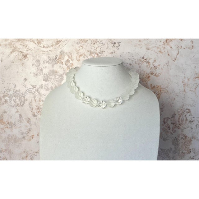 Art Deco Swirl-Carved Frosted Rock Crystal Bead Necklace With Mother-of-Pearl Clasp For Sale - Image 3 of 9