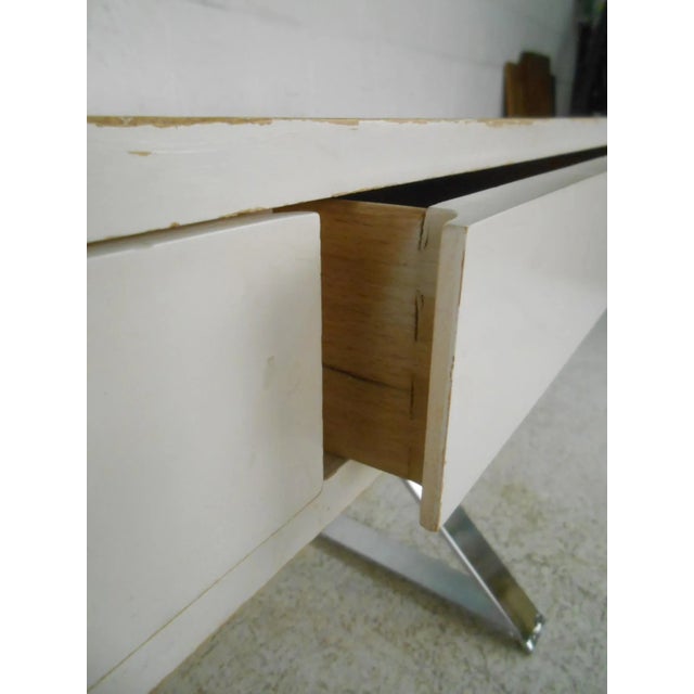 Mid-Century Modern Campaign Desk in the Style of Milo Baughman For Sale In New York - Image 6 of 10