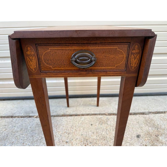 Wood Pair of Biggs Inlaid Mahogany Federal Pembroke Tables For Sale - Image 7 of 11