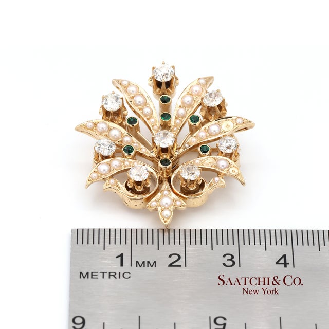 Late 20th Century 14k (585) Vintage Yellow Gold Natural Diamond and Emerald Brooch / Pendant For Sale - Image 9 of 9