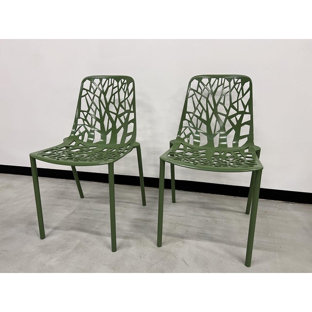 Contemporary Fast Forest Chairs in Forest Green Powder-Coated Aluminum, 2010s, Set of 2 For Sale - Image 3 of 12