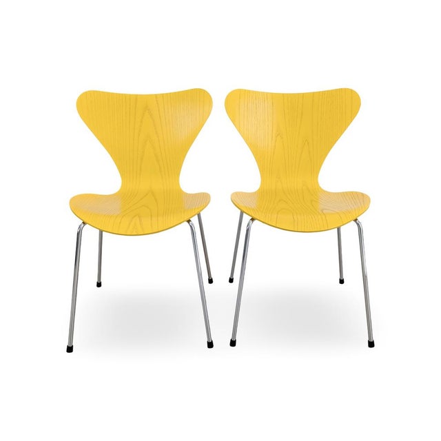 Vintage Series 7 Chairs by Arne Jacobsen for Fritz Hansen, Set of 2 For Sale - Image 9 of 9