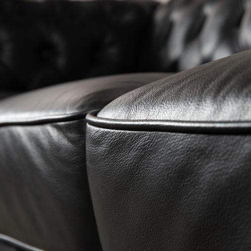 Chesterfield Three-Seater Black Sofa in Leather For Sale - Image 4 of 11