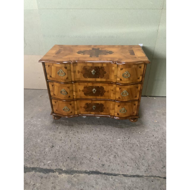 Baroque Inlaid Light Walnut Chest of Drawers, 1760s For Sale - Image 13 of 18