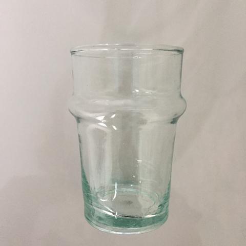 This gorgeous set of 6 glasses is made from recycled glass in a factory in Marrakesh. Perfect to give your table a cool...
