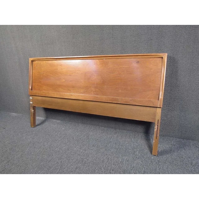 This charming midcentury headboard features classic style and "full" mattress size. WEAR Wear consistent with age and use....