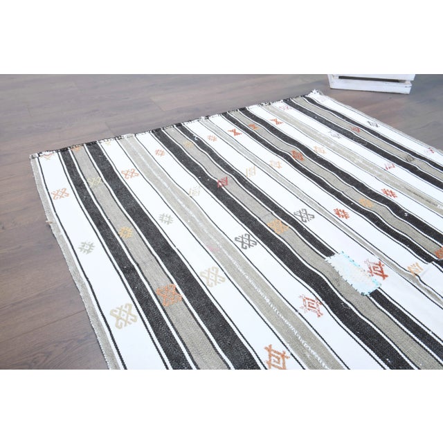 1970s Vintage Turkish Oushak Handmade Cotton White Wool Kilim Area Rug For Sale - Image 5 of 11